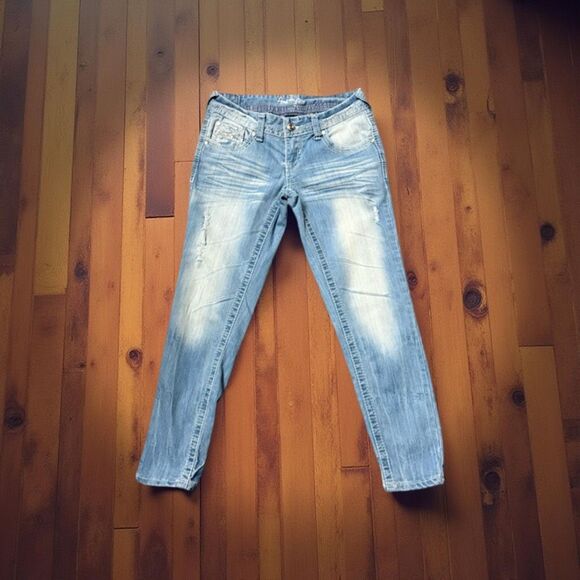 Amethyst Low Rise Light Wash Bleached Stretch Distressed Jeans Size 3 27x26 #223 - Picture 1 of 6